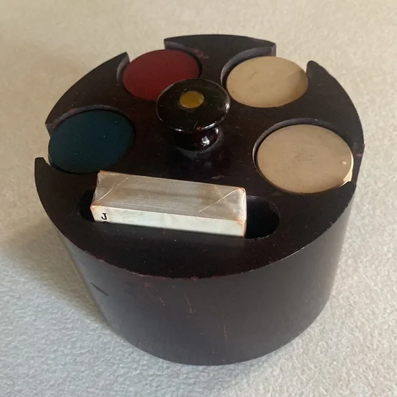 Vintage 4 slot wooden poker caddy with 100 clay/composite chips and sealed cards
